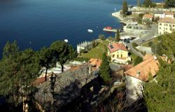 Panorama di Faggeto Lario e la sua spiaggia sul Lago di Como - © Luca Grandinetti / Shutterstock.com