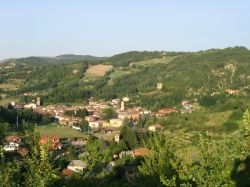 Panorama di Garbagna tra le colline a sud di Tortona in Piemonte - © Fantonk, CC BY 3.0, Wikipedia