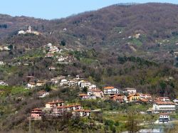 Panorama di Montedivalli comune di Podenzana in Toscana - © Davide Papalini, CC BY-SA 3.0, Wikipedia