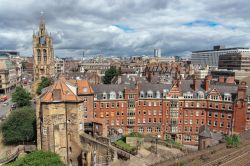 Panorama di Newcastle upon Tyne con la cattedrale di San Nicola, Inghilterra. Costruita nel 1091 nelle vicinanze del castello, venne distrutta da un incendio nel 1216. La nuova costruzione fu ...