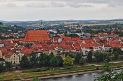 Panorama di Pirna con il fiume e la chiesa di Santa Maria, Sassonia, Germania.
