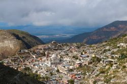 Il paese di Real de Catorce sorge tra le montagne desertiche dello stato di San Luis Potosí, Messico. Dopo essere stato quasi abbandonato per decenni, oggi sta rinascendo come meta turistica. - ...