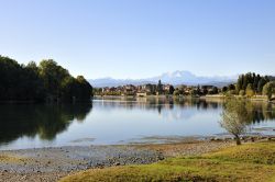 Panorama di Sesto Calende con il Ticino che si getta nel lago Maggiore (provincia di Varese), Lombardia.
