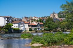 Panorama di Villefranche de Rouergue, città d'arte e di storia nel dipartimento dell'Aveyron, Francia.
