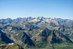 Panorama estivo dal Pic du Midi de Bigorre (2877 metri) nei Pirenei, Francia - © Ander Dylan / Shutterstock.com