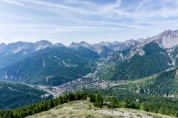 Panorama estivo di Bardonecchia e la Val di Susa in Piemonte