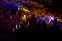 Il Panorama delle grotte a Postumia con le scene del presepe vivente
