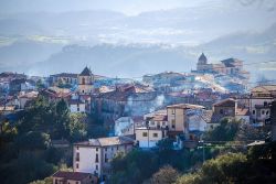 Panorama invernale del borgo di Rogliano in Calabria  - © Gialto, CC BY-SA 4.0, Wikipedia