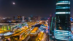 Panorama notturno di Johor Bahru, Malesia. Capitale dello stato malese, Johor Bahru si trova nell'estrema punta meridionale della penisola malese  - © Muhammad Syahid / Shutterstock.com ...