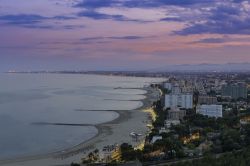 Panorama serale della spiaggia di Benicassim (Castellon, Spagna).