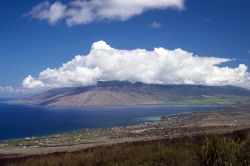 Panorama su Kihei e Maalaea Bay da Piilani Highway, Maui, Hawai.
