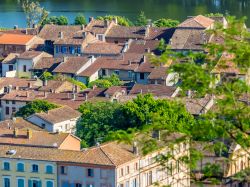 Panorama sui tetti del villaggio di Moissac, dipartimento di Tarn e Garonna, Francia.
