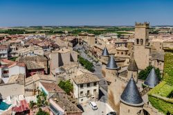 Panorama sui tetti del villaggio di Olite, Comunità Autonoma di Navarra (Spagna) - © pixels outloud / Shutterstock.com