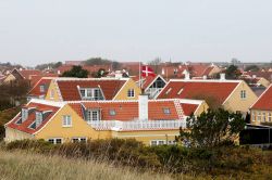 Panorama sui tetti di Gammel Skagen, Danimarca. Questo piccolo centro con le sue deliziose abitazioni si trova nei pressi di Skagen.


