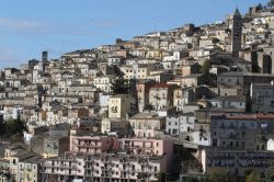 Panorama sui tetti di Sant'Agata di Puglia, Italia. Questo Comune della provincia di Foggia ha origini medievali.
