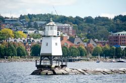 Panorama sulla città di Burlington, Vermont, Stati Uniti. Con poco meno di 40 mila abitanti, Burlington è l'insediamento più grande e popoloso del Vermont.


