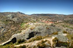 Panoramica delle rovine del castello di Castro Laboreiro, Comune di Melgaco (Portogallo).
