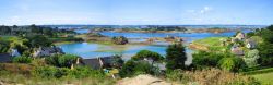 Panoramica dell'arcipelago di Brehat. Siamo in Bretagna nel nod ovest della Francia. Ci troviamo sul Canale della manica, e grazie alla Corrente del Golfo il clima qui è ...