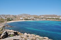Paranga beach è una delle spiagge più belle di Mykonos (Grecia) - © elfthryth / Shutterstock.com
