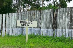 Parcheggio rustico in un'isola dell'arcipelago Vanuatu, Oceania.
