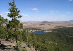 Il Parco Nazionale Karkaraly si trova nel centro-est del Kazakistan. E' caratterizzato sia da aree verdi, con foreste e laghi, come anche ambienti tipicamente di steppa, e spettacolari formazioni ...