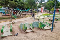 Il parco tematico sui dinosauri di Sucre è noto come Parque Cretácico (Cal Orck'o) e si trova alcuni km a nord della città - foto © Matyas Rehak / Shutterstock
 ...