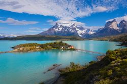 Una suggestiva veduta panoramica all'interno del Parque Nacional Torres del Paine, il più visitato del Cile.