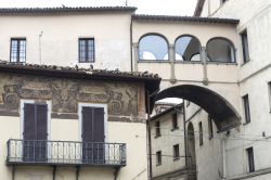 Particolare architettonico di un edificio storico a Città di Castello, Umbria, Italia.
