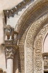 Particolare decorativo della Basilica di Santa Caterina a Galatina, Puglia. La facciata è caratterizzata da un portale d'ingresso e da un finestrone, finemente decorati e intagliati, ...