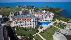 Particolare dei resort turistici a Sinemorets sul mare a sud della Bulgaria