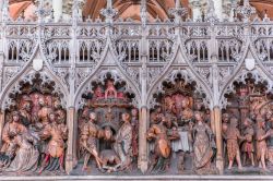 Particolare del recinto marmoreo della cattedrale di Amiens, Francia. Gli episodi religiosi scolpiti sulla recinzione attorno al coro rappresentano la vita dei santi attraverso un elaborato ...