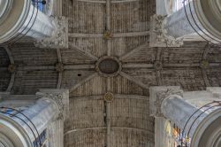 Particolare del tetto della chiesa di San Pantaleone a Troyes (Francia) visto dall'interno.



