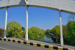 Particolare del vecchio ponte di Poissy, Francia - © Pack-Shot / Shutterstock.com