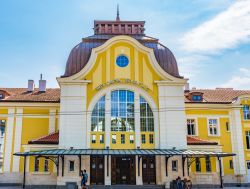 Particolare dell'edificio che ospita la stazione centrale di Burgas in Bulgaria - © Takashi Images / Shutterstock.com