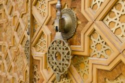 Particolare della porta d'ingresso alla Gypjak Mosque nei pressi di Ashgabat, Turkmenistan. Si tratta della più grande moschea dell'Asia Centrale. Inaugurata ufficialmente nel ...