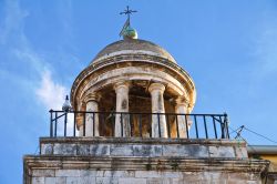 Particolare della Torre dell'Orologio a Conversano, Puglia - © Mi.Ti. / Shutterstock.com