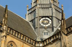 Particolare della torre dell'orologio della chiesa di San Bavone a Haarlem, Olanda.

