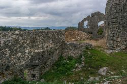 Particolare delle rovine di Bedem a Niksic, Montenegro.



