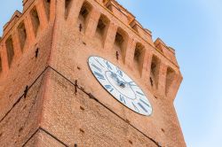 Particolare dell'orologio del Cassero di Caste San Pietro Terme