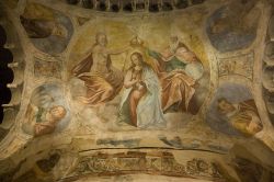 Particolare di un affresco dentro la  chiesa dell'Annunziata a Colle Sannita in Campania - © elparison, CC BY-SA 2.0, Wikipedia