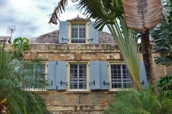 Particolare di un edificio al Nelson's Dockyard National Park di Antigua e Barbuda, Caraibi - © EQRoy / Shutterstock.com