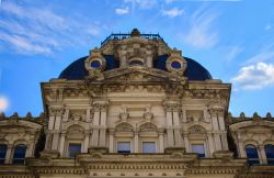 Particolare di un palazzo d'epoca nel centro storico di Milwaukee, stato del Wisconsin (USA).
