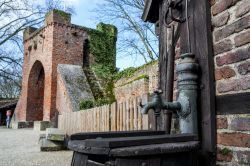 Particolare di una fontana al castello di Linn, Krefeld, Germania.



