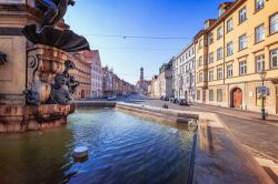 Particolare di una fontana nel centro di Augusta in una giornata estiva (Germania) - © Andreas Zerndl / Shutterstock.com