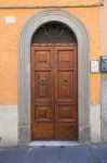 Particolare di una porta a Bagnaia, Viterbo (Lazio).