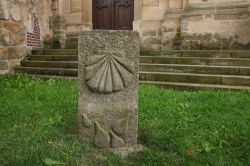 Particolare di una scultura nel cortile della chiesa di St. Jacob a Bamberga, Germania.
