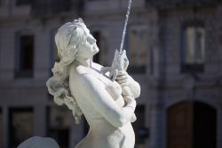 Particolare di una statua della fontana dei Giacobini a Lione, Francia. Situata nell'omonina piazza cittadina, una bella fontana realizzata da Gaspar André nel 1878 è impreziosita ...