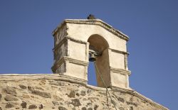Particolare di una torre campanaria nella città di Orosei, Sardegna.



