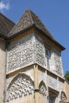 Particolare di un'antica casa decorata nel centro storico di Cluny, Francia.
