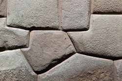 Particolare di un muro inca a Machu Picchu, Perù ...